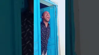 صباح الخير بصوت مرتفع ومضحك دندنها