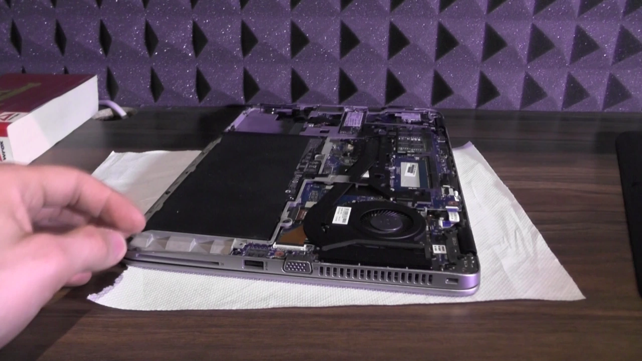 Replace the Display Panel | HP EliteBook 840 G3 Notebook PC | HP. 