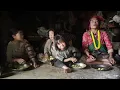 Lagu Cooking and eating local organic food in the village kitchen || Village life