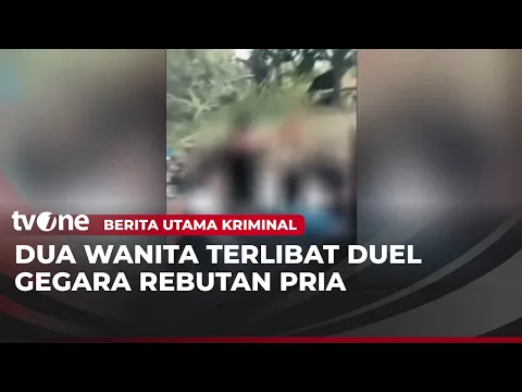 VIRAL! Video Amatir Dua Wanita Duel Gladiator di Tengah Jalan