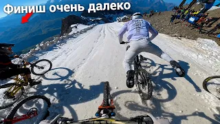 ПРОВАЛИТЬСЯ В СНЕГ И НЕ ДОЕХАТЬ - безумная гонка с горы высотой в 3,3км - Megavalanche 2026