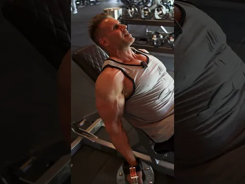 HOW JAY CUTLER ISOLATES HIS BICEPS