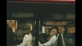 شارد الذهن يسجل حضورا كاملا في مكان اخر                                                       دندنها