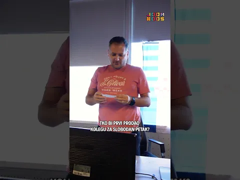 Redakcija je sudjelovala u igri 'dodaj papirić osobi'! #redakcija #smijeh #shorts #osoba
