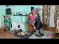 Download Lagu Het eenzame, moeilijke leven van een 93-jarige vrouw in de bergen in de winter, ver van de bewoonde