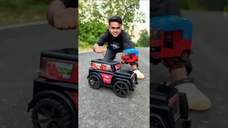 تجربة قيادة سيارة ريكشا صغيرة الحجم مقابل سيارة ماهيندرا ثار سوداء كبيرة فك الصندوق والاختبار 