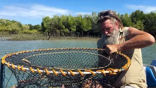 Ep 326 | We GO CRABBING in Peanut! Sailing Nutshell, Darwin