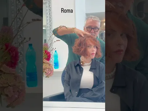 Abbiamo donato per il cancro i suoi capelli meravigliosi un rosso naturale valorizzato da un henné