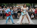 Download Lagu Viral Monyet Main Gitar di Alun Alun Ukraina Terbaru | Wanitanya Memakai Baju Pengantin Dari Plastik