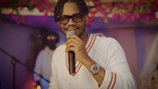 akhlou brick crazy love live performance