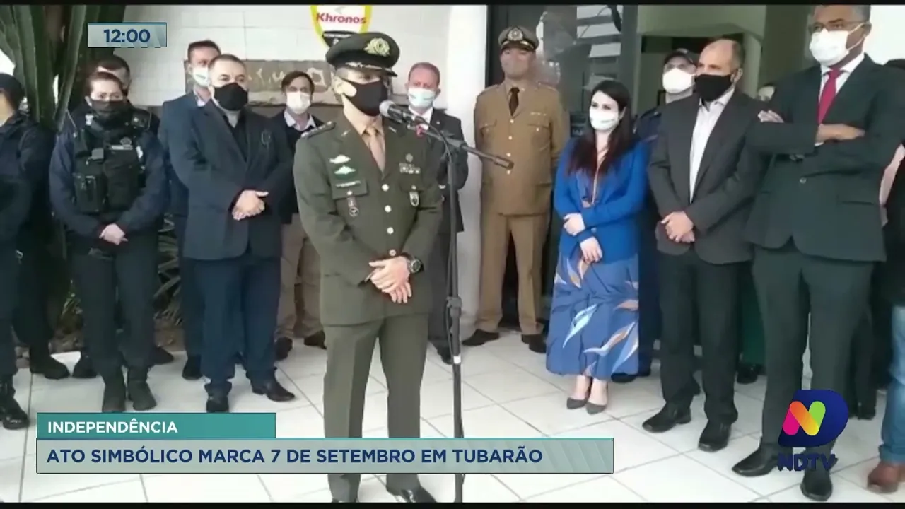 Ato com hasteamento de bandeira e execução do hino marca 7 de setembro em Tubarão