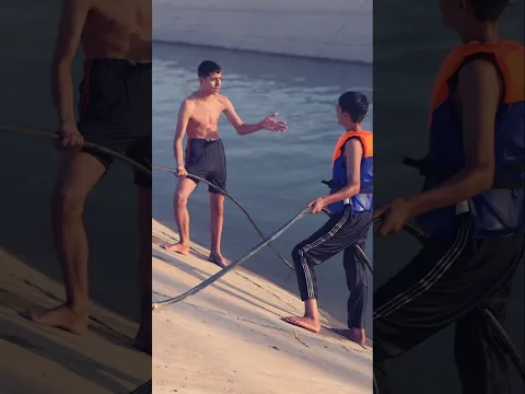 اقوى سباحة وتحدي بين عمر وحسين شوف النهاية صدمة😳 #اكسبلور #تيك_توك #ترند #shorts #داوودالمهاجر
