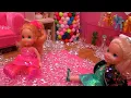 Download Lagu Ice power mess ! Elsa \u0026 Anna toddlers - new year party - Barbie dolls
