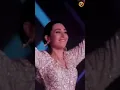 Lagu Karishma Kapoor's mesmerizing performance