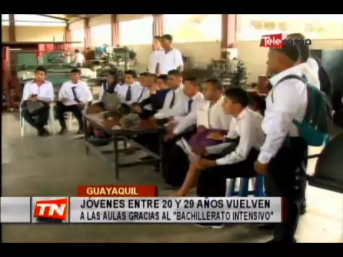 Jóvenes entre 20 y 29 años vuelven a las aulas gracias al bachillerato intensivo
