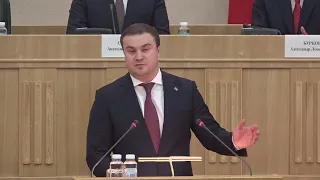 Виталий Хоценко уговорил жену и детей переехать в Омск