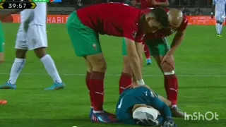 لحظة سقوط ياسين بونو في المباراة المؤهلة لكأس العالم بقطر      دندنها
