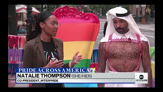أول قطري مثلي الجنس بشكل علني دكتور ناصر يحتفل بمجتمع LGBTQ في جميع أنحاء العالم 