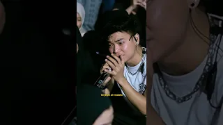Ku menyanyikan lagu ini untuk ibu yang merindukan almarhum suaminya