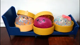 Squishy Dumplings Family Jumping on the bed