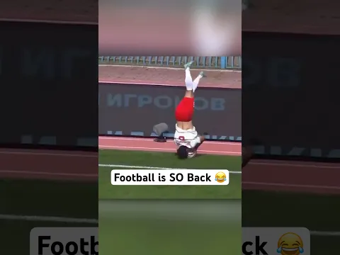 Football is SO Back 😎