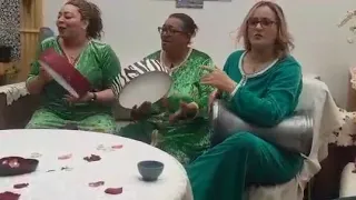 علاه ا لالة منبرا منبرا يطلبا غير شقيتو على دوايا من عند لعابات العاصمة  دندنها