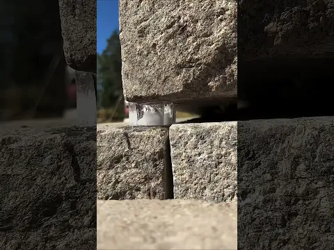 وضع الثلج تحت حجر الدرج وصدم الجميع بذكائه! 😱