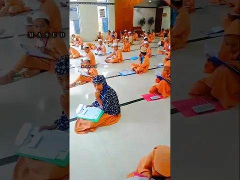 মক্তবে কোরআনের পাখিরা কোরআন শিখতেছে।