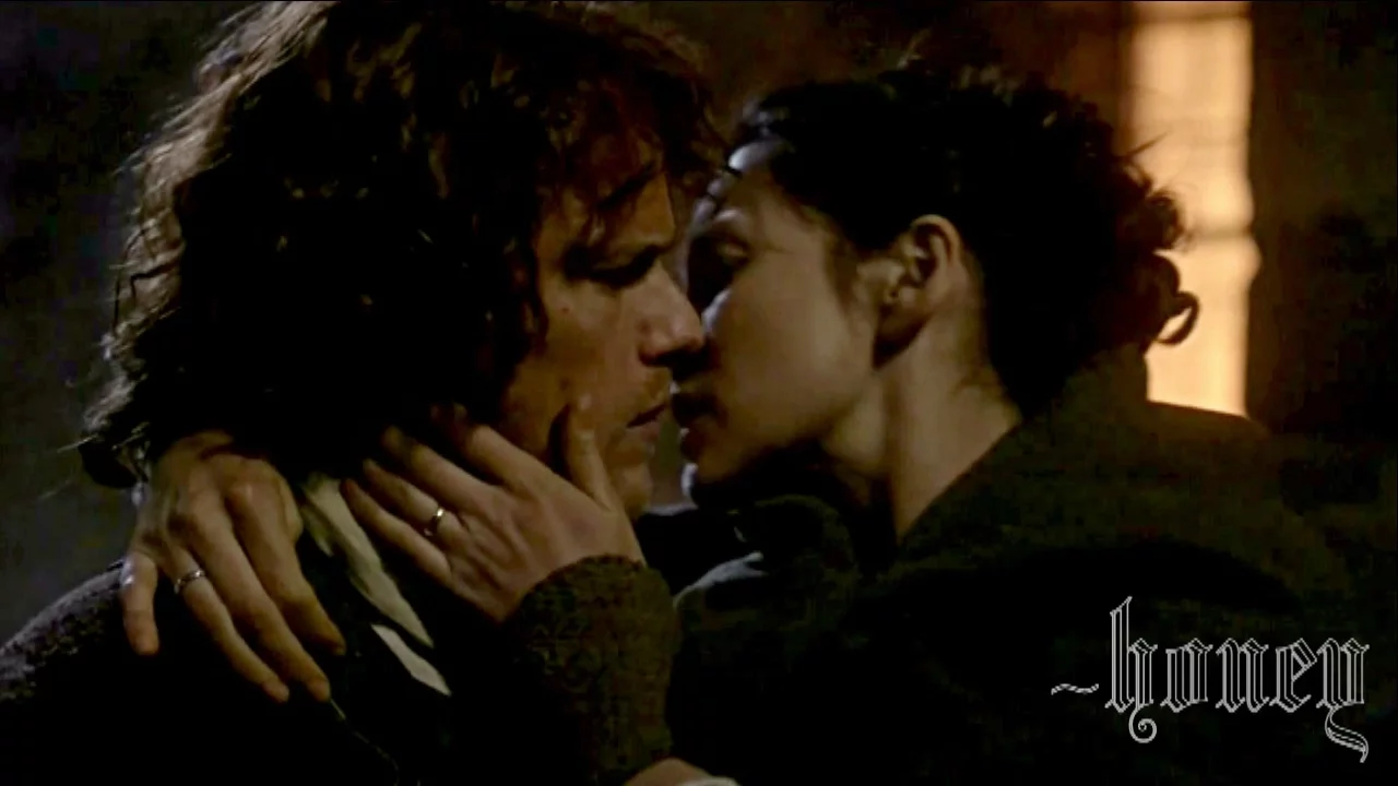 "Hands of Love" (Jamie ♥ Claire) - Outlander - a request