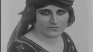 تسجيل نادر لوالدة الموسيقار فريد الاطرش الاميرة علياء حسين المنذر رحمهما الله تابعوا جديد القناة 