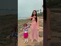 Download Lagu Sarah e Eloah dançando na praia