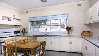 https://i.ytimg.com/vi_webp/8qen8nK5hYE/mqdefault.webp