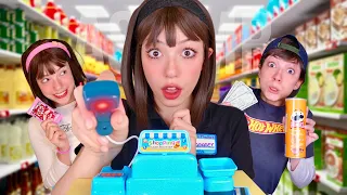 ASMR | A MENINA DO MERCADO E SEU AJUDANTE ATENDEM CLIENTES ALEATÓRIOS 🛒