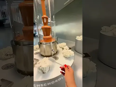 دخلت جنة الشوكولاتة الحقيقية! 🍫 آلات سحرية وآيس كريم بلا حدود