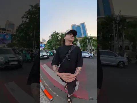 O garoto atravessando a rua mais perigosa do mundo