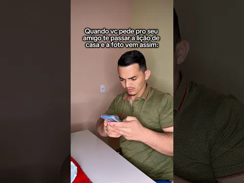 Quando seu amigo te passa a lição de casa e a foto vem assim