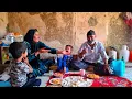 Download Lagu How a homeless woman changed the lives of an old man and children by making them lunch