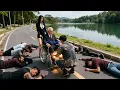 Download Lagu 殘障老人被混混當眾打劫卻被路過窮小伙救下，殊不知老人竟是千億首富！當場定繼承人，從此逆轉人生#随手救个老人竟是首富