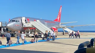 Jet2 Boeing 737-800 extra legroom seats Row 1 A B and C