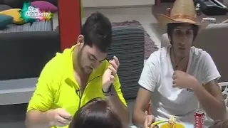 جلسة ضحك بين عبد الله ورنا وسكينة وجان قبل النوم 10 11 2013 