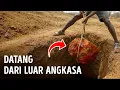 Download Lagu Dia Menemukan Batu Bernilai Jutaan Rupiah - Dan Penemuan Mengejutkan Lainnya