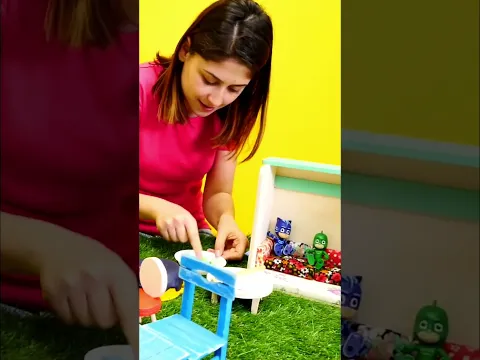 Ayşe oyun hamurundan PJ Masks için gözleme yapıyor! #bebekoyunlari #oyunhamuru