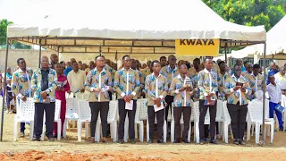 Tazama Kwaya Ya UWAKA Jimbo Walivyoimba Bwana Utuhurumie Na Utukufu Ya Fr Kayetta Kwa Ufundi Mkubwa 