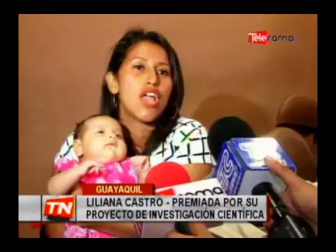 Senescyt entregó becas a 17 profesionales