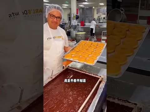 ¡Quería una dona de queso pero terminó recibiendo una dona de chocolate mágica! 🍩🍫#shorts