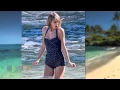 Taylor Swift shake it off in a retro swimsuit in Hawaii January 2015