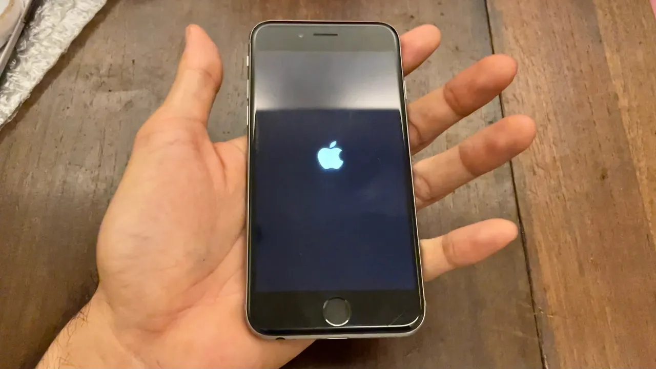 Unboxing of the iPhone 5s for boostmobile