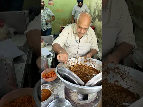 70 Years Old  Special Pindi Chole in Ludhaina 🌟🌟 #youtubeshorts #ludhiana #pindichole