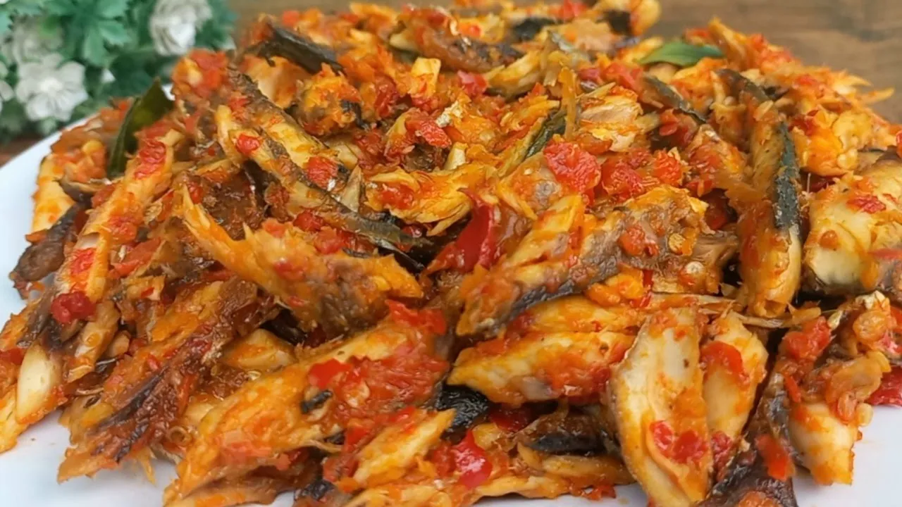 SIAP SIAP NAMBAH NASI TERUS!! IKAN PINDANG SUWIR PEDAS NIKMAT SIAP SIAP NAMBAH NASI TERUS!! IKAN PINDANG SUWIR PEDAS NIKMAT