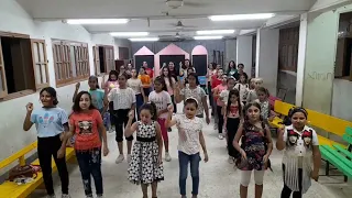 ترنيمة كنيستنا دى قصة اجيال بالحركات 